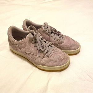 vintage style lavender suede Reebok sneakers 8.5